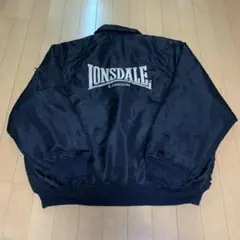 LONSDALE ロンズデール 黒 スタジャン ブルゾン ジャケット 刺繍ロゴ LONSDALE ロンズデール 黒 スタジャン ブルゾン ジャケット 刺繍