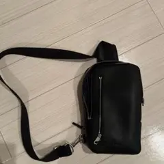 メッシュ素材 ブラック ボディバッグ