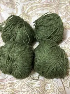 オリーブグリーン 毛糸 4玉セット　186g