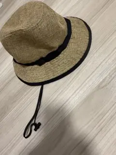 ベージュ バケットハット 調整可能ストラップ
