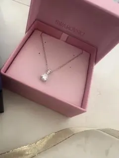 Swarovski クリスタルペンダントネックレス