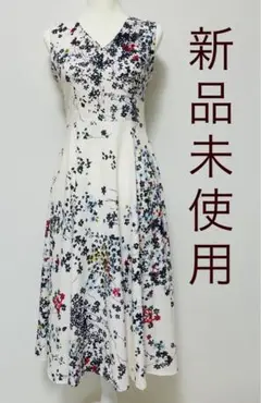 お値下げ！美品【新品未使用】白系花柄ノースリーブＶネックフレアワンピース