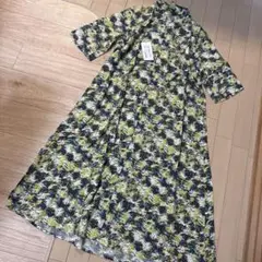 【新品未使用タグ付き】北欧プリントオープンカラーワンピース
