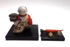2点まとめ販売　極小細工　ねずみと野菜（台座は黒柿）、獅子持ち童子（桐材使用）