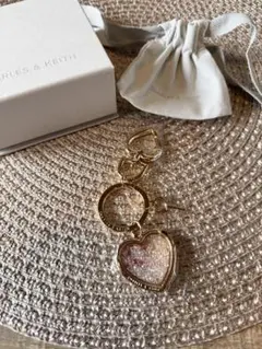 CHARLES & KEITH ハートロッククリスタルキーチェーン