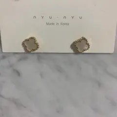 NYU.NYU ピアス　ホワイト&ゴールド
