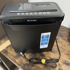 【本日限り】シュレッダー 小型 ブラック アイリスオーヤマ