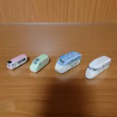 電車のミニチュア置物 4点セット　(陶器製)