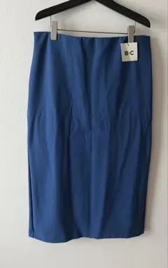 新品　未使用　UNIQLO C スカート 青色 スリット入り　XXL