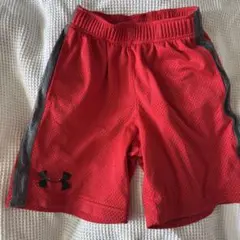 Under Armour レッド ハーフパンツ YSM