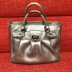 salvatore ferragamo レザー ガンチー二シルバー ハンドバッグ