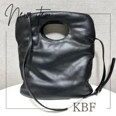 【美品】KBF ケービーエフ バッグ ブラック 合皮 ハンドル穴付きデザイン