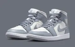 激レア Nike WMNS Air Jordan Mid