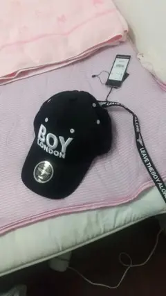 希少新品タグ付きロングストラップBOY LONDON ベースボールキャップ 黒