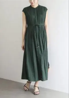 美品　ラ・トータリテ　ノースリーブ　プリーツ　ワンピース　グリーン