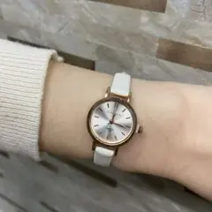 a新品☆安心のメルカリ便☆腕時計☆クォーツ☆レディース☆ゴールド × ホワイト☆
