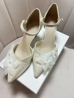フラワー装飾ホワイトパンプス
