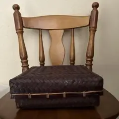 とても素敵な色合いの蓋付き竹籠です。大き目で使いやすい物です