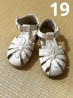 ※値下げ中※petit main 花モチーフ サンダル ホワイト