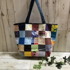 パッチワークのファスナー付きトートバッグ　ハンドメイド