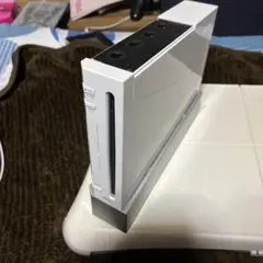 ニンテンドーWii本体 wiifitソフト2本セット