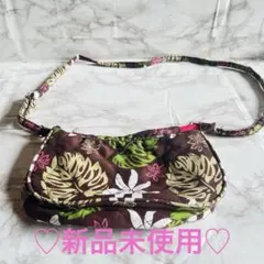 ✨新品未使用✨フラハワイ　フラ　花柄キルティングショルダーバッグ