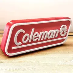コールマン | Coleman のロゴデザインの立体的なランプシェード