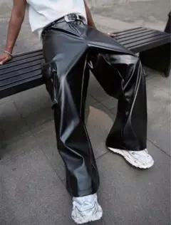 ブラック レザー ワイドパンツ　フレアパンツ　ブーツカット