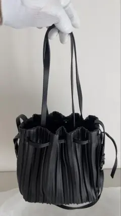 ブラック プリーツデザイン ショルダーバッグ