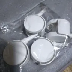 白いプラスチック製キャスター4個セット