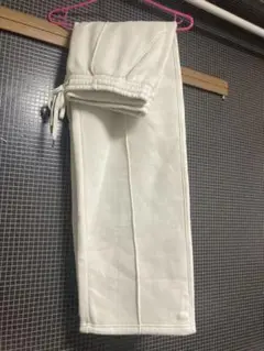 新品　GU ホワイト パンツ 3XL 大きいサイズ　スウェット
