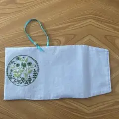 ブックカバーNO21／ゆう婆ばの手刺繍品／ハンドメイド