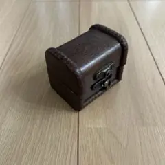 ミニチュア宝箱の小物入れ