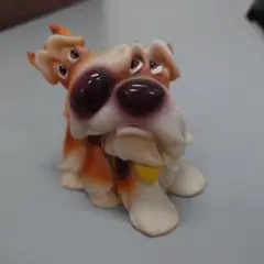 ユニークな犬の置物 オレンジと白