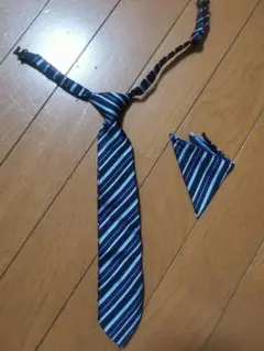 キッズ用青と黒ストライプネクタイセット