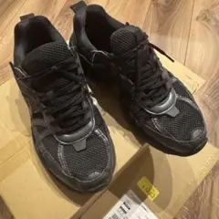 Nike ブラックメッシュランニングシューズ