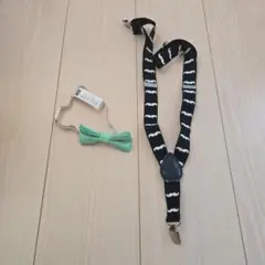 H&M ひげ柄サスペンダーと蝶ネクタイセット