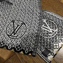 ヴィトン 白黒マフラー 完売レア商品