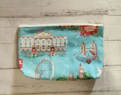 132☘️　ハンドメイド　キャス・キッドソン生地ロンドン柄マチ付きポーチ 20㎝