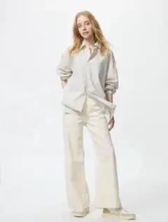新品 ユニクロ　UNIQLO ドレープワイドフレアジーンズ　ウエス22(56cm