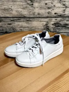 clarks ホワイトレザー カジュアルスニーカー 24.5㎝ 61426579