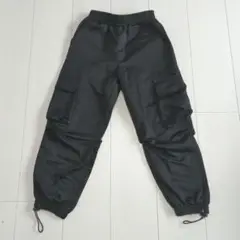 ブラックカーゴパンツ サイドポケット付き