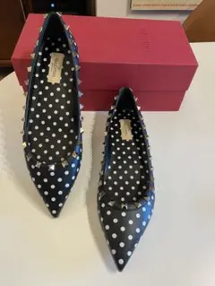 断捨離②ヴァレンティノ ドットとスタッズのフラットパンプス