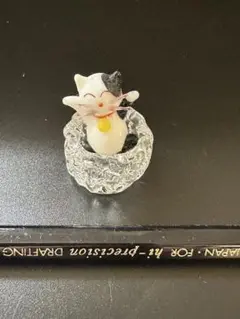 猫のフィギュア ガラス台座付き