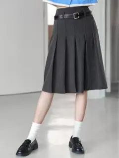 グレー プリーツスカート ひざ丈 ベルト付き