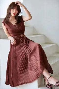 her lip to Twinkle Pleated Knit Dress