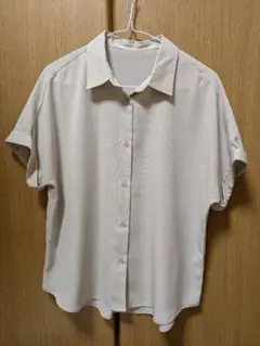 ◆新品◆【GU】スキッパーシャツ　ベージュ　Мサイズ