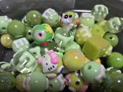 ビーズ みどり色 50個