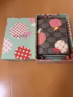 GUCCI りんご柄 二つ折り財布 箱付き
