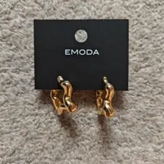 EMODA エモダ　ゴールド ウェーブ型ピアス
